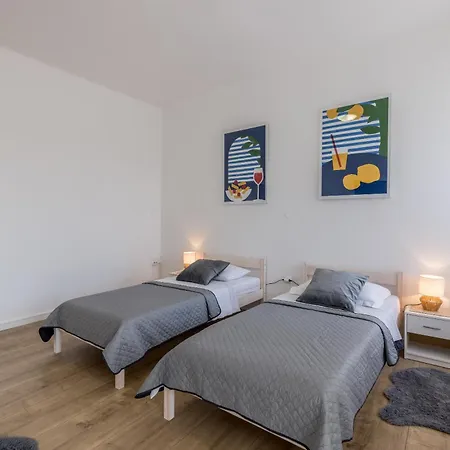 Comfy 2-bedroom In Great Location Close To It Apartmán *