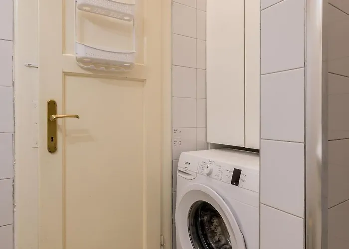 Comfy 2-bedroom In Great Location Close To It Daire