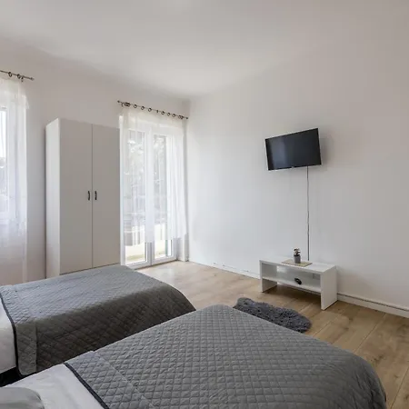 Comfy 2-bedroom In Great Location Close To It Apartamento Split