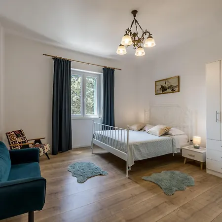 Comfy 2-bedroom In Great Location Close To It Apartamento