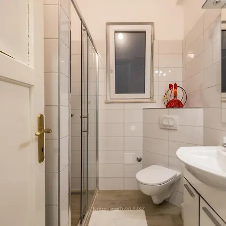 Apartamento Comfy 2-bedroom In Great Location Close To It Split