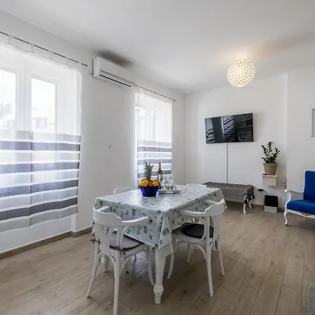 Apartman Comfy 2-bedroom In Great Location Close To It *