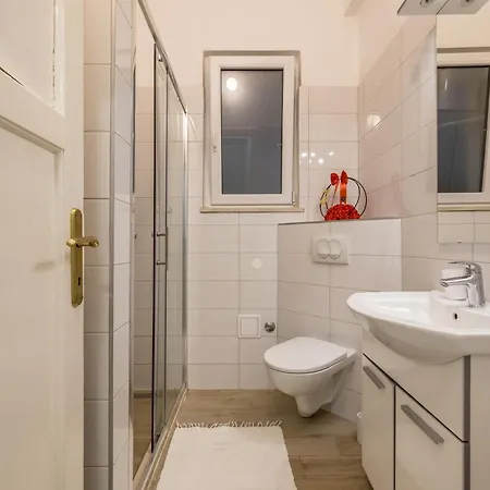 Apartman Comfy 2-bedroom In Great Location Close To It