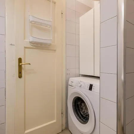 Comfy 2-bedroom In Great Location Close To It Apartman