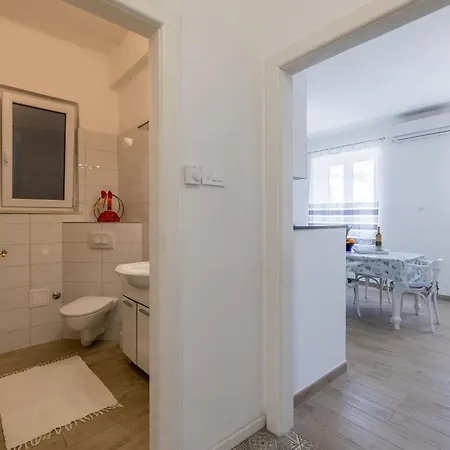 Apartment Comfy 2-bedroom In Great Location Close To It